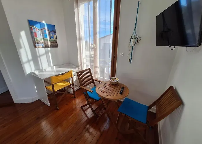 Gasthuis La Maison Partagee D'arlac 3*